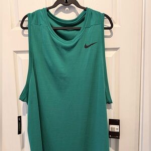 Nike Men’s XXL Training Tank Top in Standard Fit  NWT
